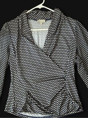 Status blouse geometric print wrap top with a v-neckline size me